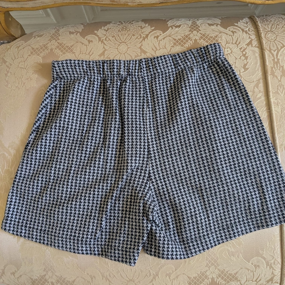 Zara Black and White Houndstooth Skort
